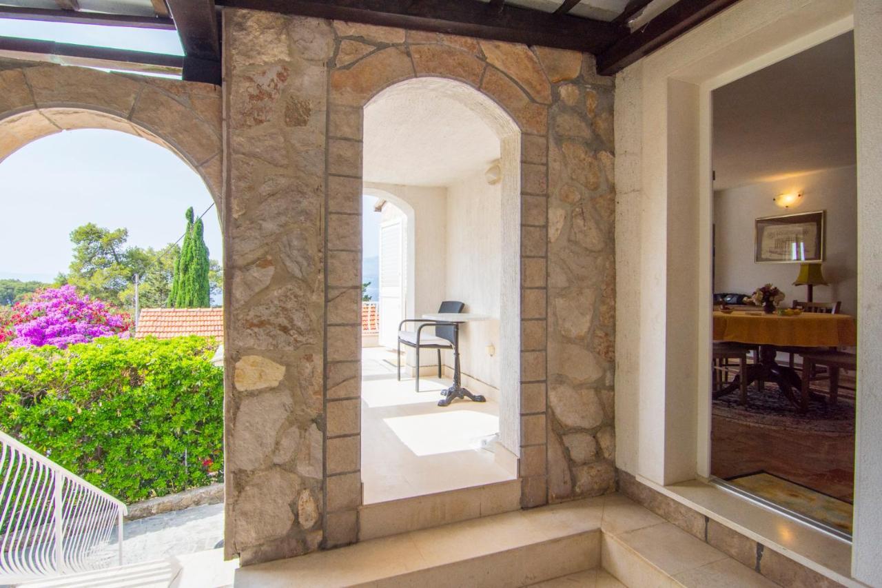 Beach House Splitska Exterior foto